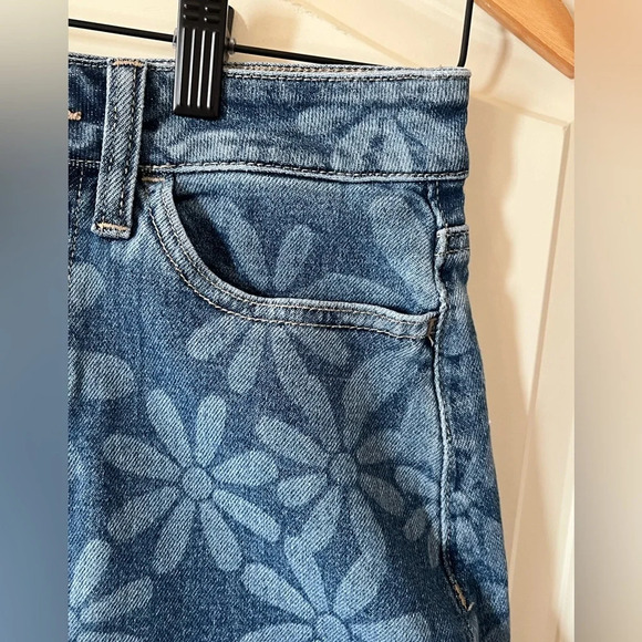 SO Brand High Rise “Mom” Jean Flower Short Junior Size 1/25W - Picture 5 of 12